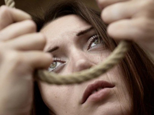 Daha bir gənc qız intihara cəhd etdi