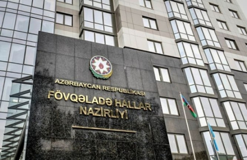 Yaşayış binasında yanğın zamanı 25 nəfər təxliyə olunub - RƏSMİ