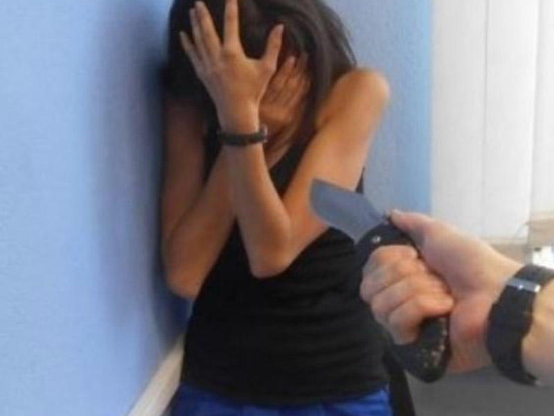 Hacıqabulda dəhşət:  xalası qızının boğazını kəsdi