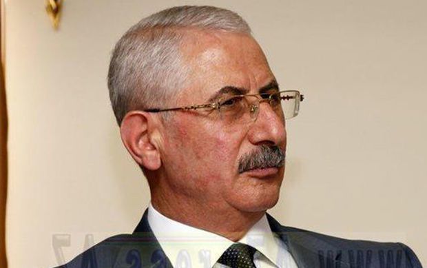 Deputat: İngiliscə danışa bilmir, amma obyektinə ingiliscə ad qoyur