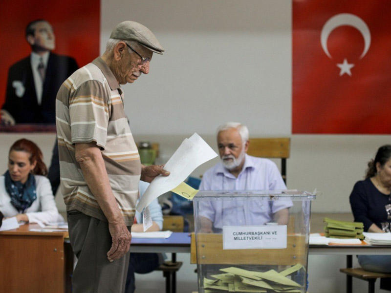 Ərdoğan Türkiyədə keçirilən prezident seçkilərində liderlik edir