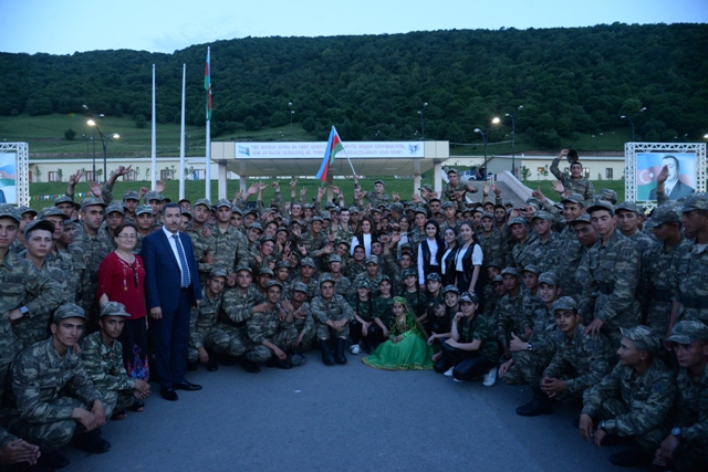 Nəsimi rayon İcra Hakimiyyətinin rəhbərliyi və ictimaiyyət nümayəndələri əsgərlərimizi təbrik etdi