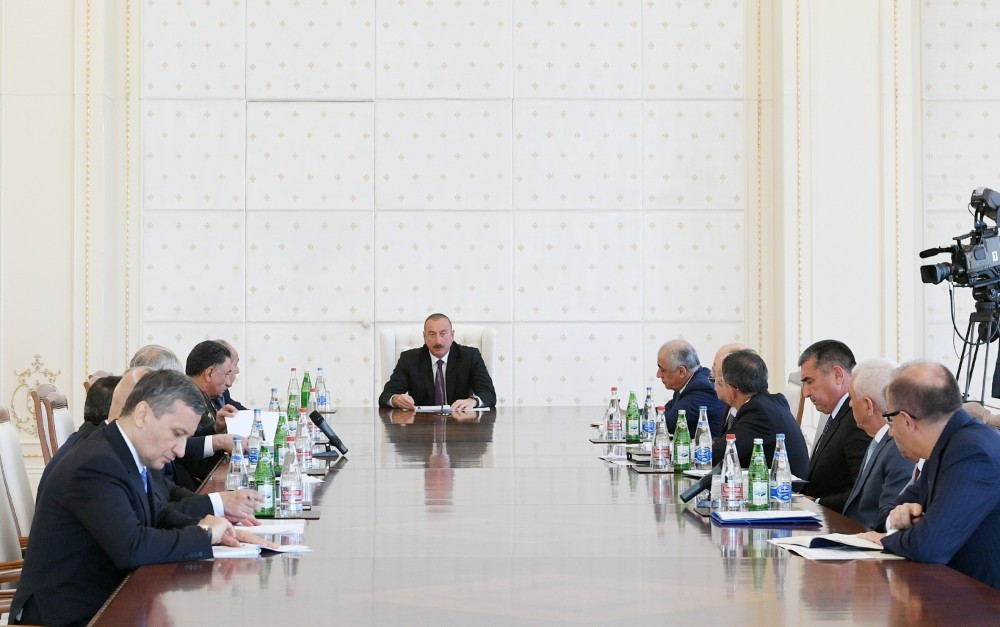 İlham Əliyev yanında ölkənin enerji sistemində vəziyyətlə əlaqədar müşavirə keçirildi