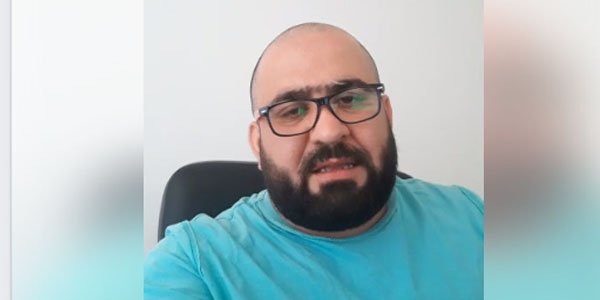 Canlı yayımda intihara cəhd edən yazarın qardaşı: "Vəziyyəti yaxşıdır"