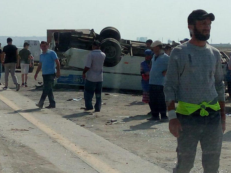 "Bakıda avtobus qəzasında xəsarət alan 10 nəfər xəstəxanalardadır" - Nazirlik