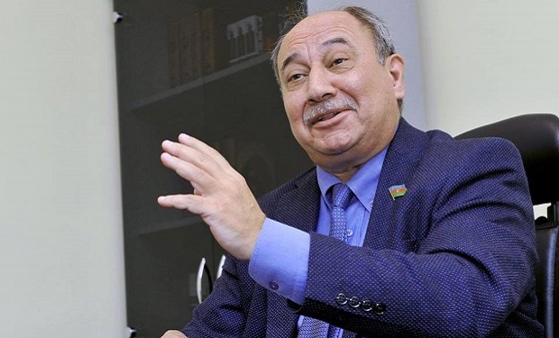 "Sosial şəbəkələrdə normal adamlar olmur” — Araz Əlizadə