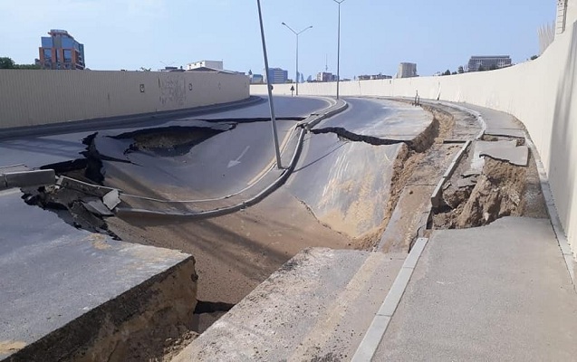 Bakıda yol çökdü - Səbəbi metro tikintisidir - Foto