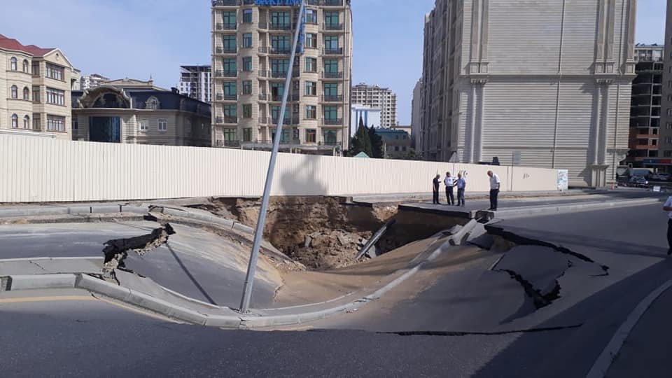 Bakıda yol niyə çöküb? - RƏSMİ AÇIQLAMA