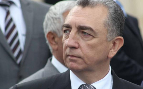 Eldar Əzizov kollektivə təqdim olundu