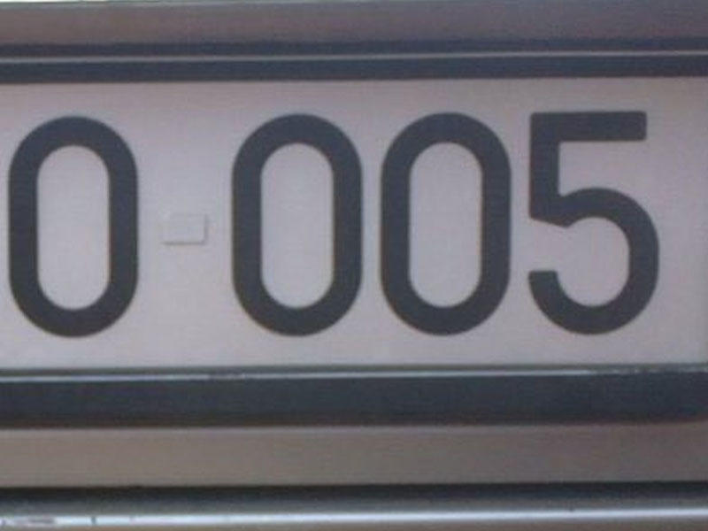 “Zerkalnı” nömrələr hərraca çıxarılacaq