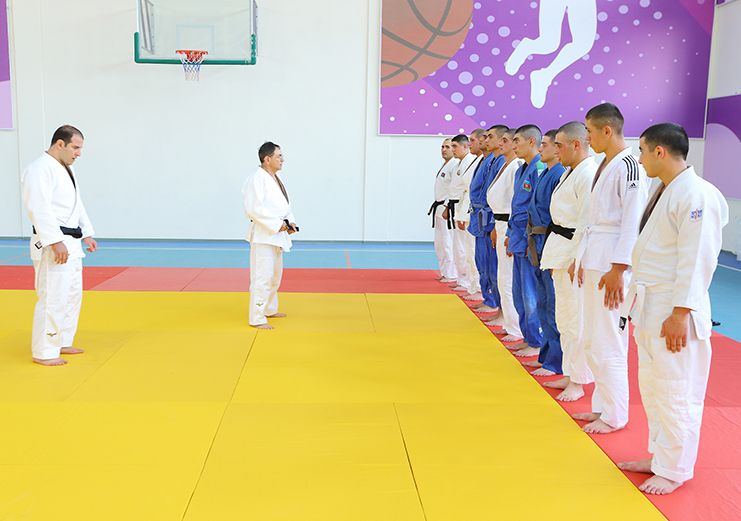Mədət Quliyev hərbçilərə dərs keçdi - FOTO