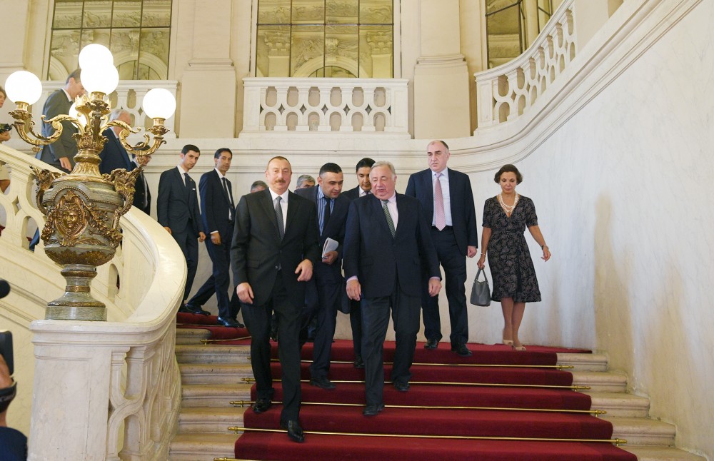Prezident Fransada Qarabağdan danışdı - Fotolar