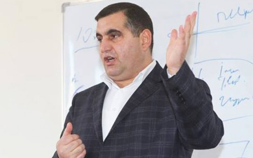Qızlara tapşır, nazirin göndərdiyi tortun şəklini paylaşmasınlar