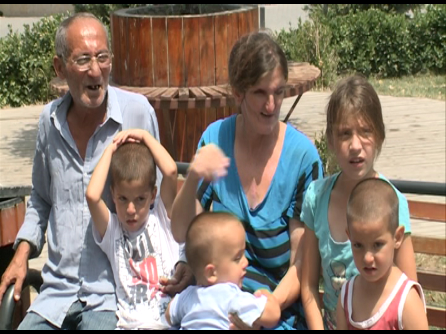 Bir ailə 4 azyaşlı uşaqla küçədə qalır – Binəqədi icra hakimiyyəti isə susur - VİDEO