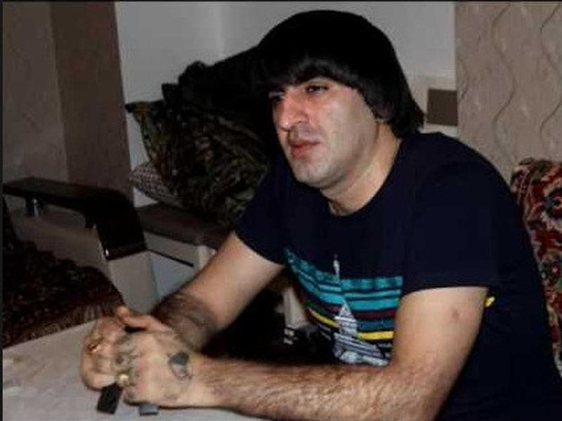 "Əgər onu kameradan çıxarmasam, özünü doğrayacaq, dustaqları qaldıracaq" - Qarovul rəisi