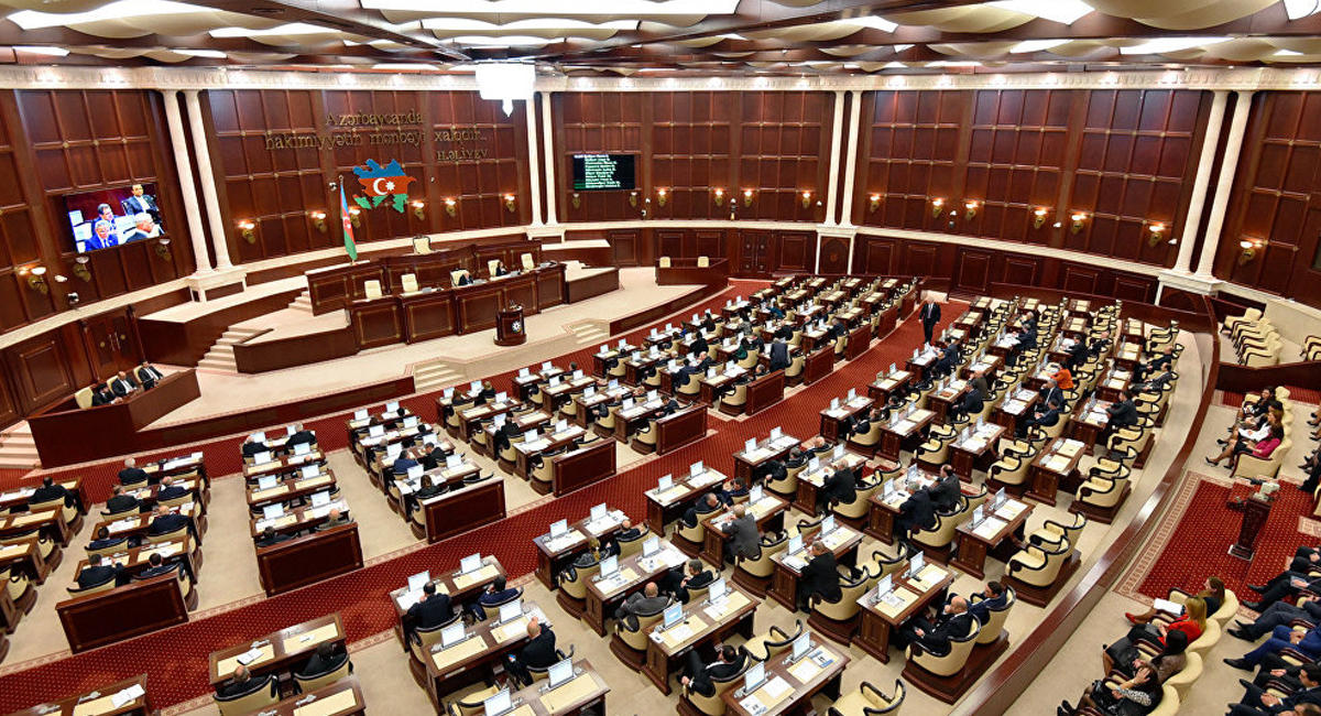 Milli Məclisin yeni deputatları – “ağzına su alıb oturanlar”, seçicilərdən və mətbuatdan qaçanlar (ARAŞDIRMA)