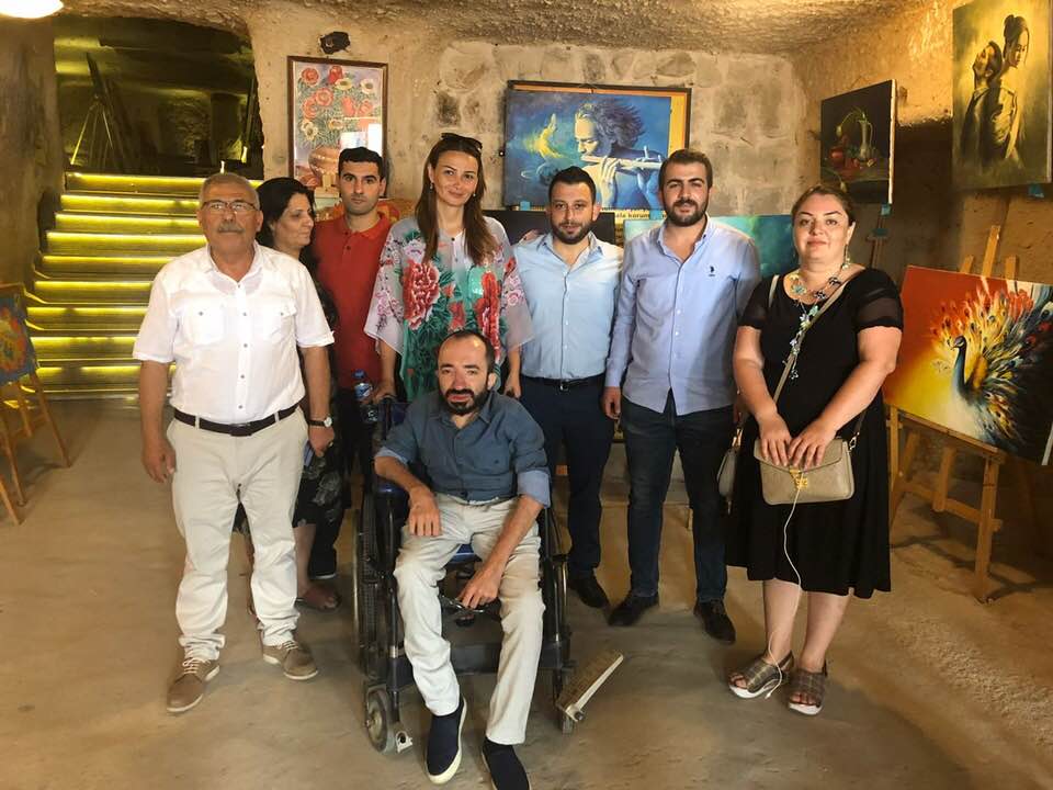 Kapadokyada fiziki imkanları məhdud 2 rəssamımızın sərgisi keçirilib