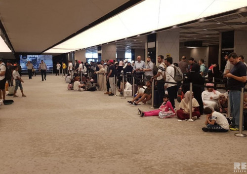 Bakı aeroportunda problem - Yüzlərlə insan sərhəd-buraxılış məntəqəsindən keçə bilmir