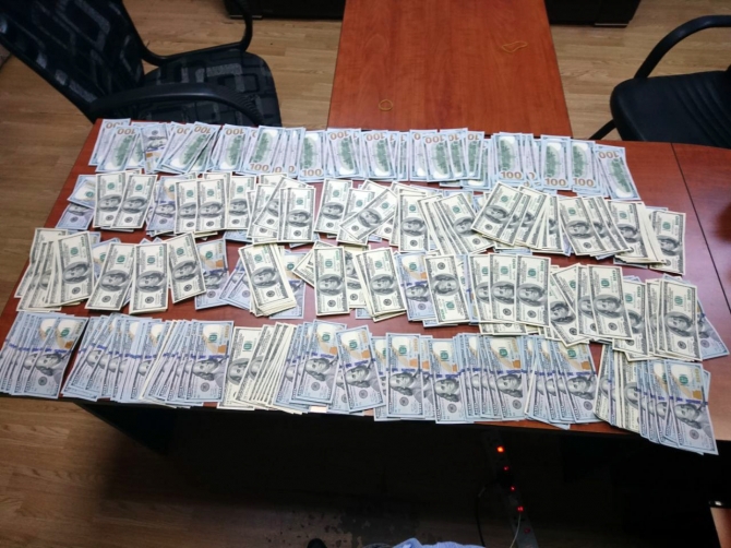 Azərbaycan sərhəddində dollar əməliyyatı