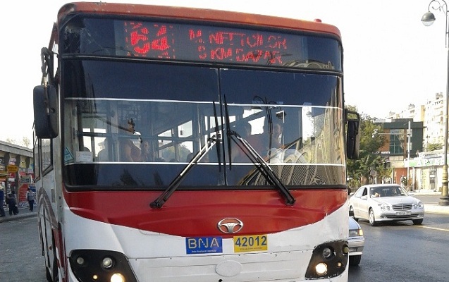 Bakıda avtobus aşdı - Sürücü öldü