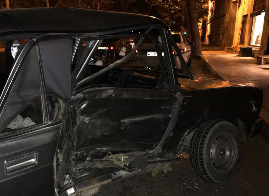 Bakıda taksi qəza törədib, xəsarət alanlar var