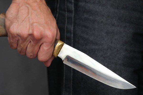Mingəçevirdə xiyar pulu üstdə mübahisə: satıcı bıçaqlandı