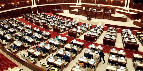 Deputatlar tətildən qayıdırlar