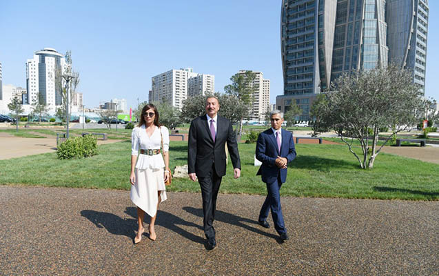 Prezident və xanımı park kompleksində - Fotolar