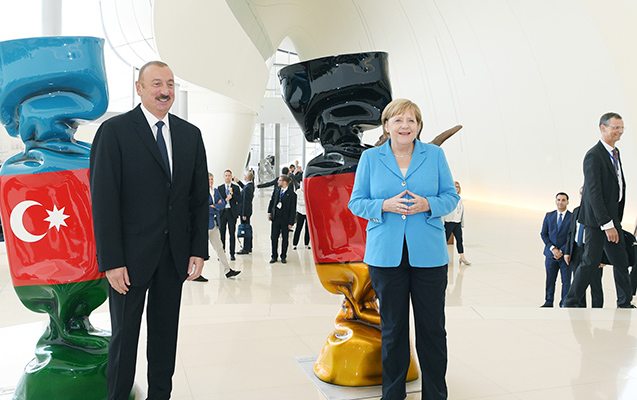 Merkel Bakıda iş adamları ilə görüşdü - Fotolar