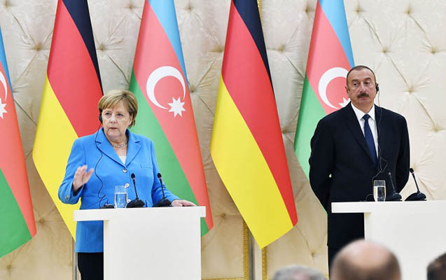Merkellə Bakıya gələn jurnalist elə bilib bura Əfqanıstandır - Sualı onu ələ verdi