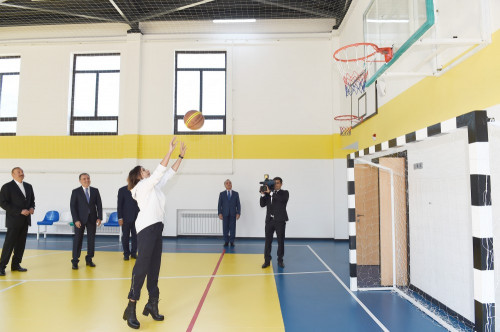 İlham Əliyev və xanımı basketbol oynadı - FOTO
