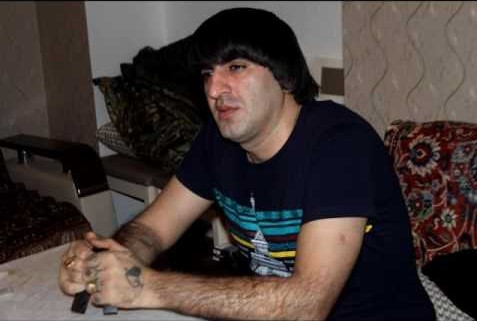 “Qarovul rəisi “Qoca” və Əli Ağamidən pul alıb…” - Əməliyyatda iştirak edən polis