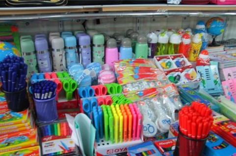 Məktəbli ləvazimatlarının satış yarmarkaları fəaliyyətə başladı