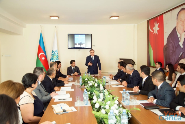 Gəncə şəhər İcra Hakimiyyətinin başçısı partiya fəalları ilə görüşüb - Foto