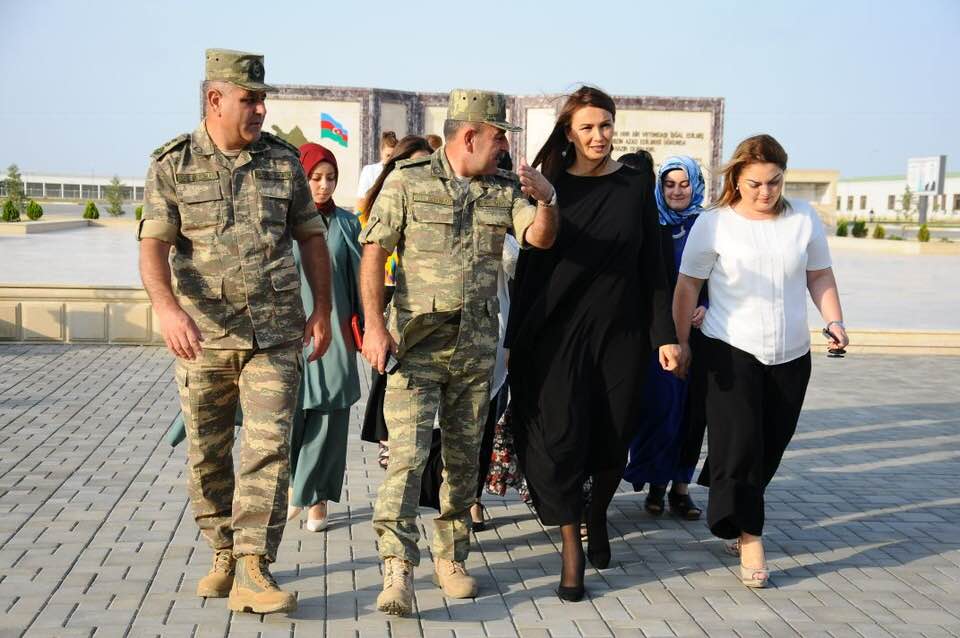 Bakının işğaldan azad olunmasının 100 illiyi əsgər və hərbçilərimizlə qeyd edildi - FOTO