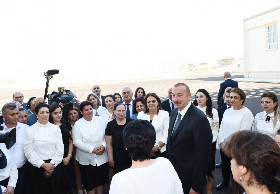 Prezident 28 nömrəli məktəbin açılışında - FOTOLAR