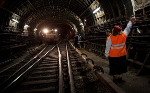 Bakı metrosunda qatar tuneldə qaldı