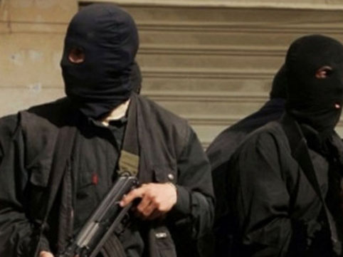 Ağstafada maskalı şəxslər avtomatla evə hücum etdi