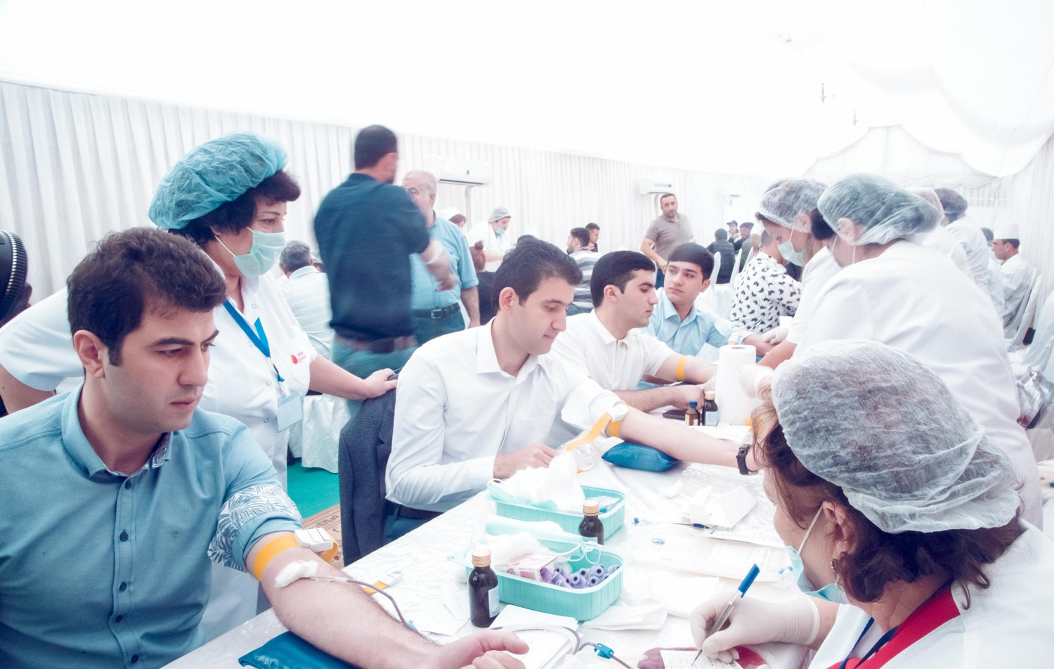 Gəncədə deputat gənclərlə birgə qanvermə aksiyasında iştirak edib - FOTOLAR
