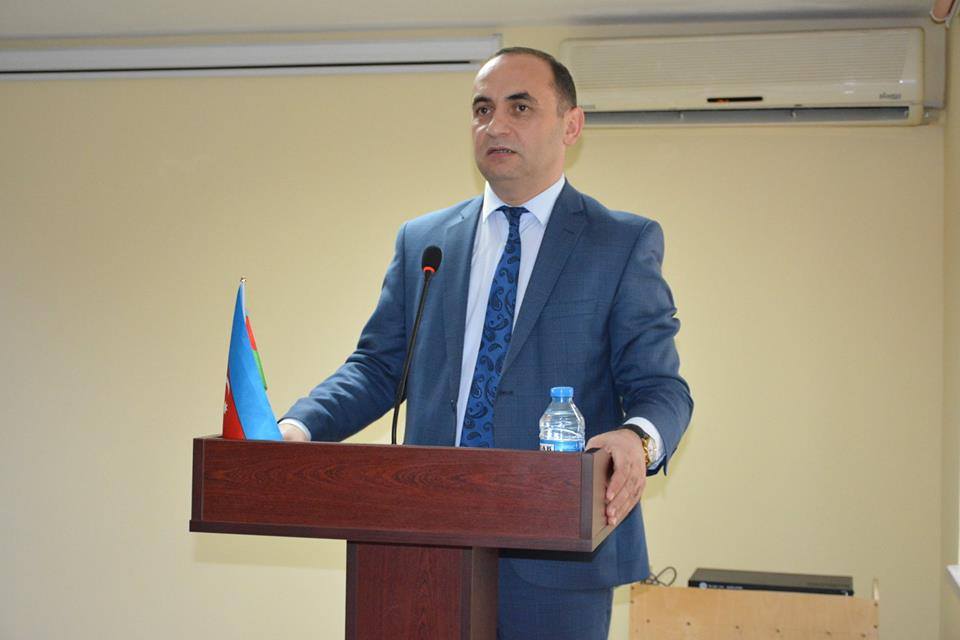 İlahiyyat İnstitutu bütün tələbələrini dərs vəsaitləri ilə təmin edib