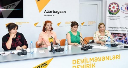 Sosial şəbəkələrdən istifadə edən gənclər maarifləndirilməlidir