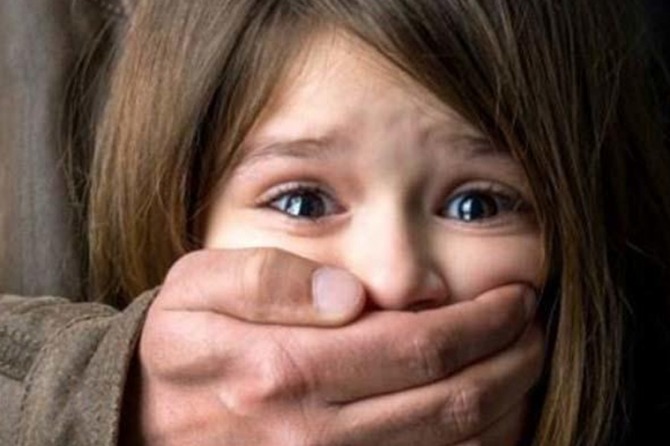 Azərbaycanda kişi azyaşlı qızı aldadaraq evə gətirdi və zorladı
