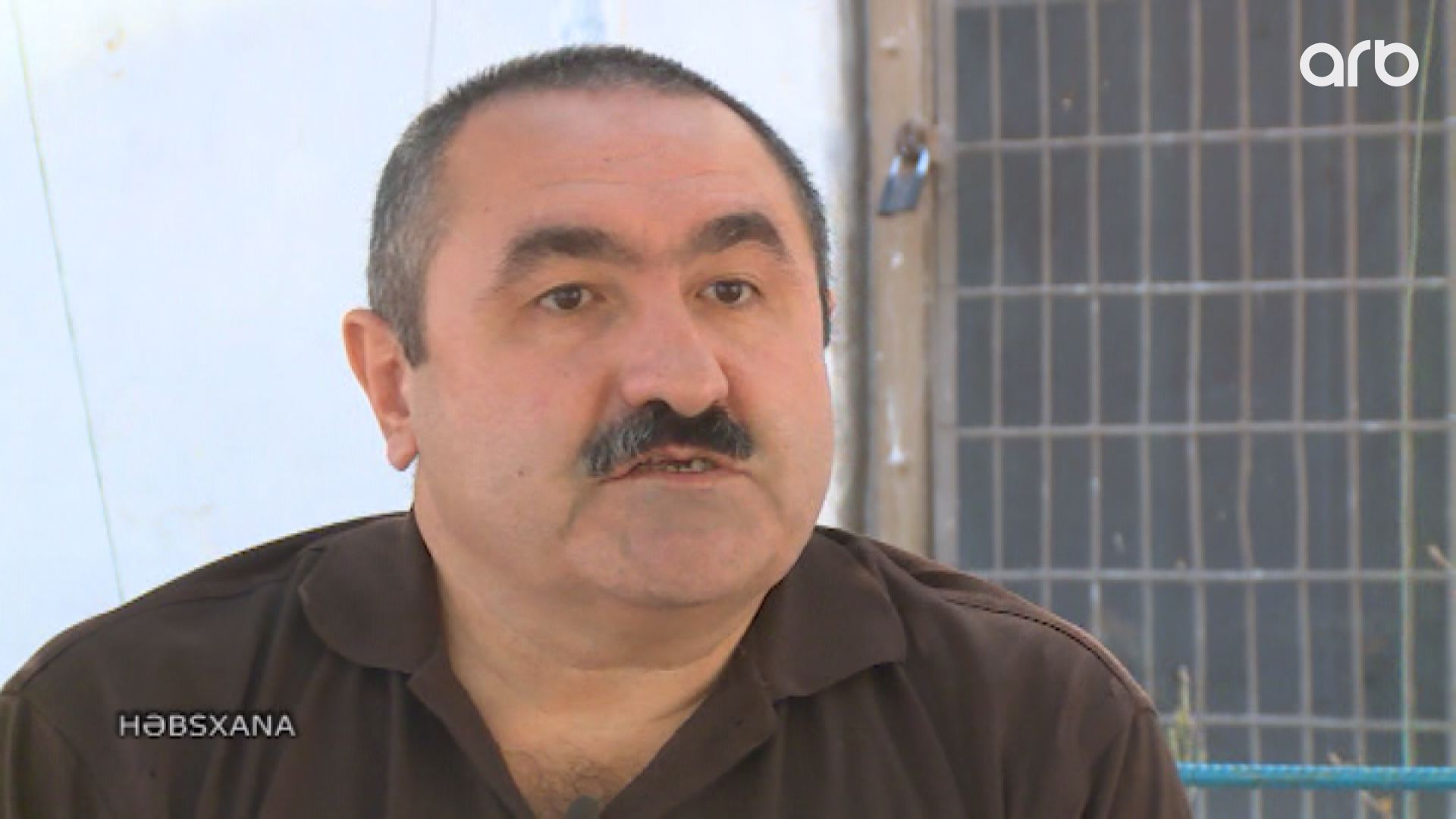 “Qardaşımın boğazını kəsib öldürdülər” - Atası ilə birgə ömürlük həbs olunan həkim
