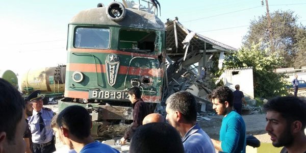DİN qatarla avtobusunun toqquşduğu qəza ilə bağlı məlumat yaydı