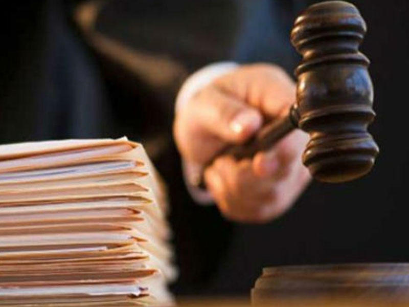 Azərbaycanda "namus keşikçiləri" həbs edildi - Ərləri Rusiyada olan qadınları "qoruyurmuşlar"