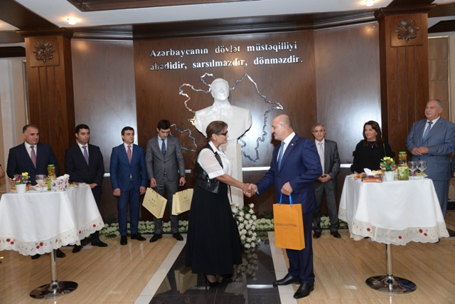 Nəsimi rayonunda Müəllimlər günü münasibəti ilə bayram tədbiri keçirildi - FOTOLAR
