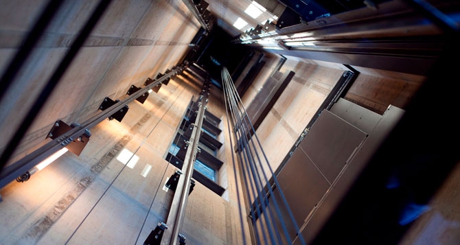 Bakıda lift faciəsində qadının ölməsinə görə cinayət işi açıldı - Həbs edilən var
