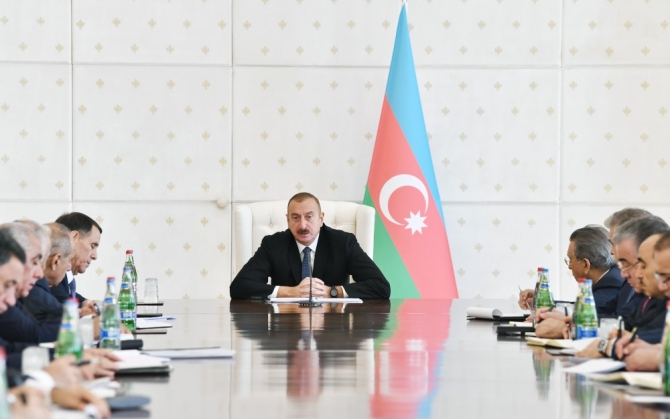İlham Əliyev nazirləri topladı