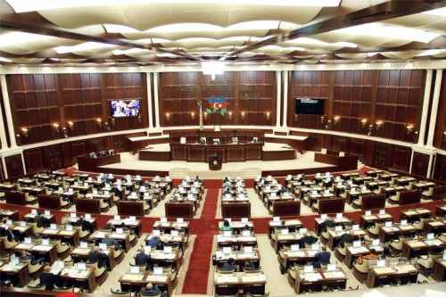 Milli Məclisdə qəribə hadisə - Deputatlar qanuna dəyişikliyə səs vermədi