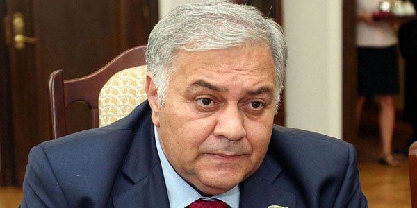 Oqtay Əsədov deputatlara yenə məzənnət etdi: “Deyəsən, kofe-çay verilən yeri bağlamalı olacağıq”